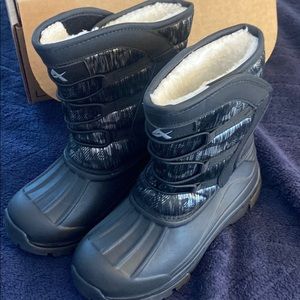 Brand new in box boys snow boots